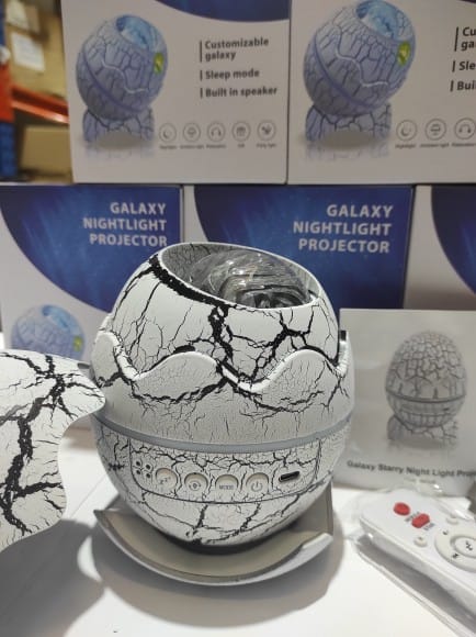 Proyector de galaxia con diseño de huevo dinosaurio