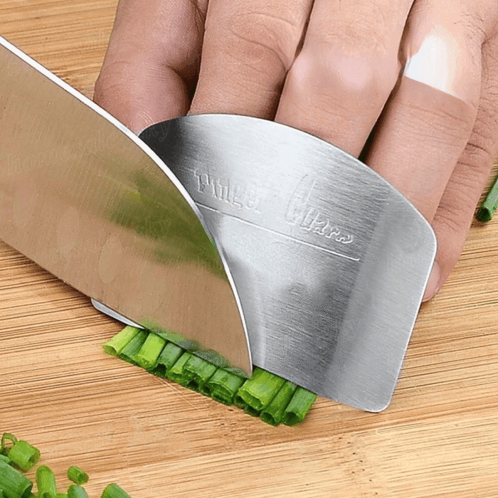 1pc Stainless Steel Finger Guard - Reusable Kitchen Safety Tool for Slicing, Durable Metal Cutting Protector with Curved Design for Enhanced Finger Protection, Ideal for Chopping Green Onions & Other Foods, Finger Guard for Cutting