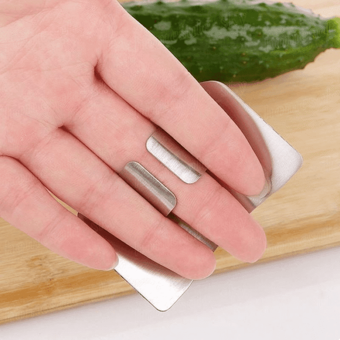 1pc Stainless Steel Finger Guard - Reusable Kitchen Safety Tool for Slicing, Durable Metal Cutting Protector with Curved Design for Enhanced Finger Protection, Ideal for Chopping Green Onions & Other Foods, Finger Guard for Cutting