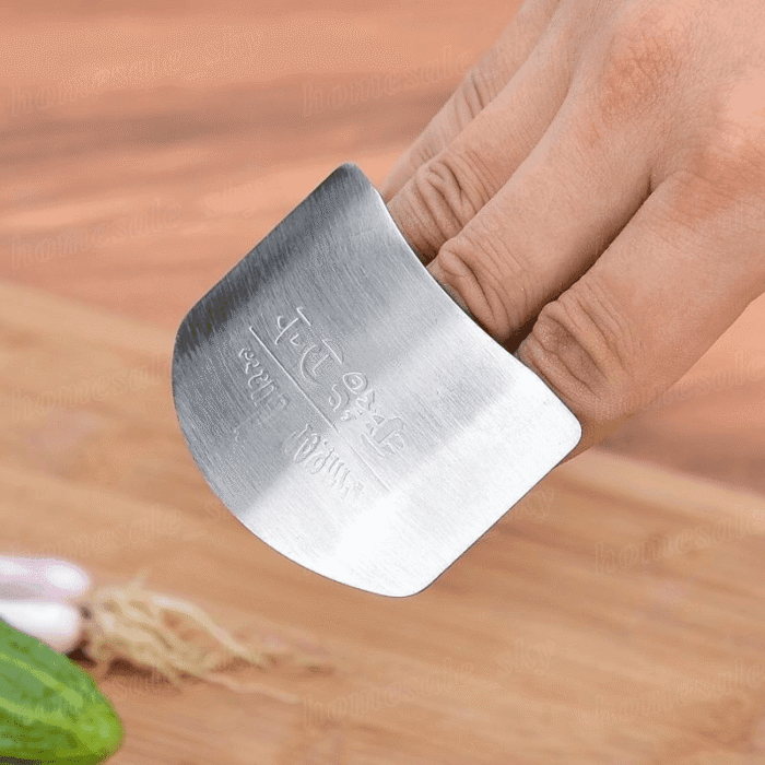 1pc Stainless Steel Finger Guard - Reusable Kitchen Safety Tool for Slicing, Durable Metal Cutting Protector with Curved Design for Enhanced Finger Protection, Ideal for Chopping Green Onions & Other Foods, Finger Guard for Cutting