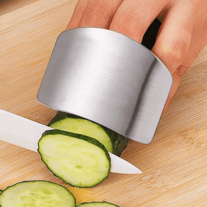 1pc Stainless Steel Finger Guard - Reusable Kitchen Safety Tool for Slicing, Durable Metal Cutting Protector with Curved Design for Enhanced Finger Protection, Ideal for Chopping Green Onions & Other Foods, Finger Guard for Cutting