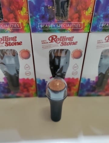 Rodillo Volcánico Absorbente de Aceite para limpieza de poros (colores variado)
