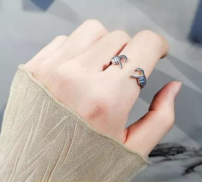 Anillo de dedo con forma de corazon plata