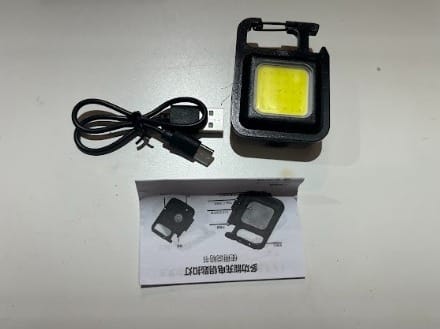 4_2024-03-09-18-22-03-1 Linterna Llavero Mini COB LED