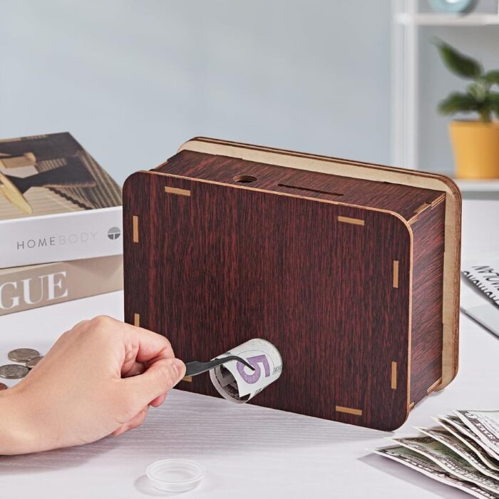 Hucha de madera con contador