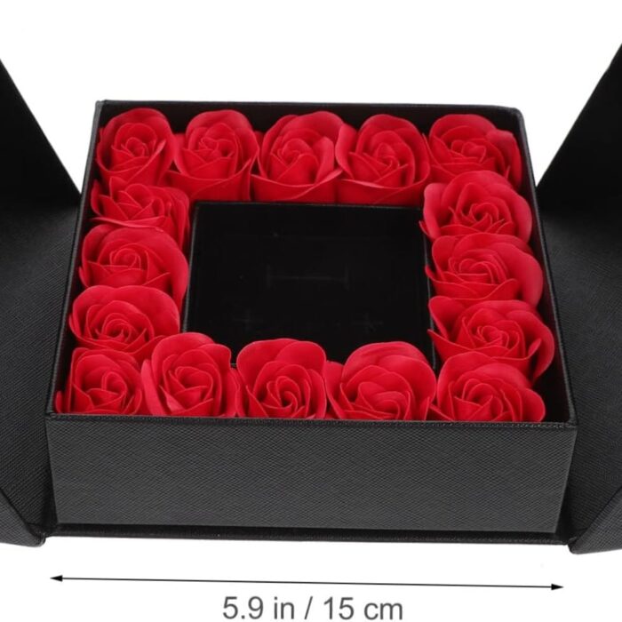 Caja de regalo con 16 rosas artificiales