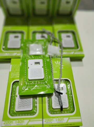 Lámpara LED portátil de agua salada