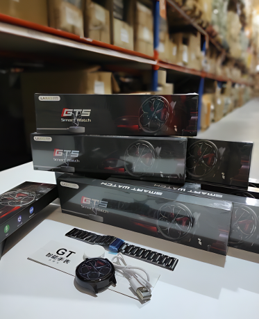 Smartwatch deportivo negro con correa metalica