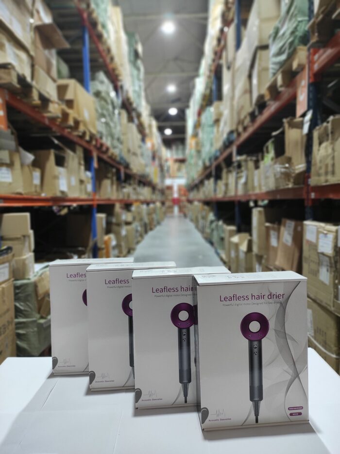 Secador iónico tipo dyson con accesorios
