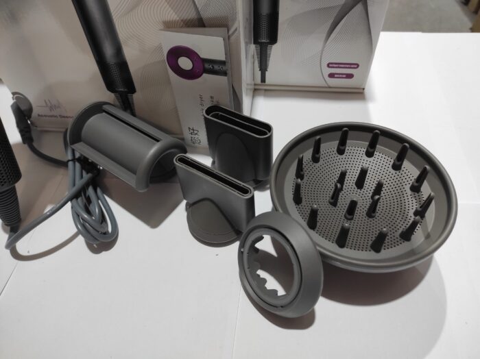Secador iónico tipo dyson con accesorios