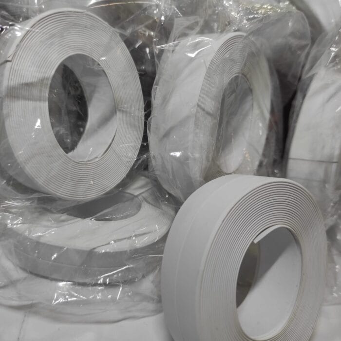 Cinta de sellado autoadhesiva para cocina y baño 22mmx3.35m
