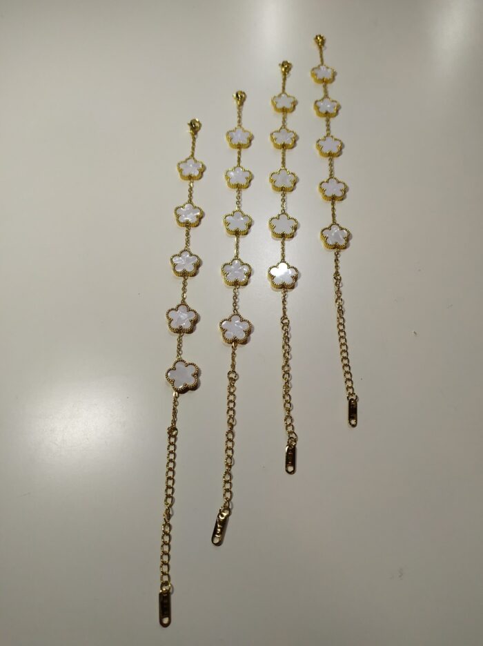 Pulsera trebol de cinco hojas blanco