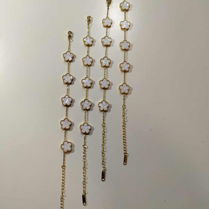 Pulsera trebol de cinco hojas blanco