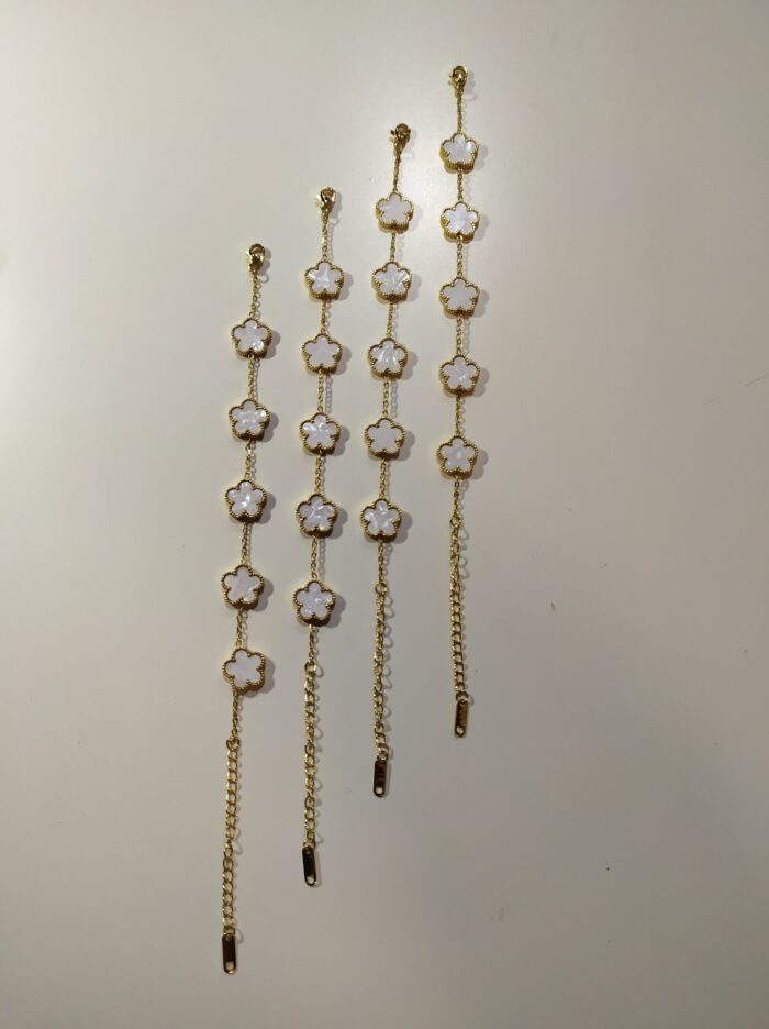Pulsera trebol de cinco hojas blanco