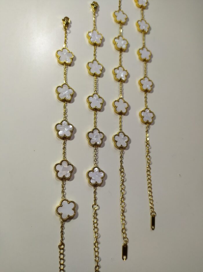 Pulsera trebol de cinco hojas blanco