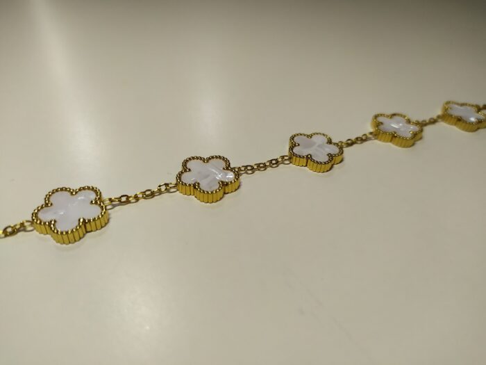 Pulsera trebol de cinco hojas blanco