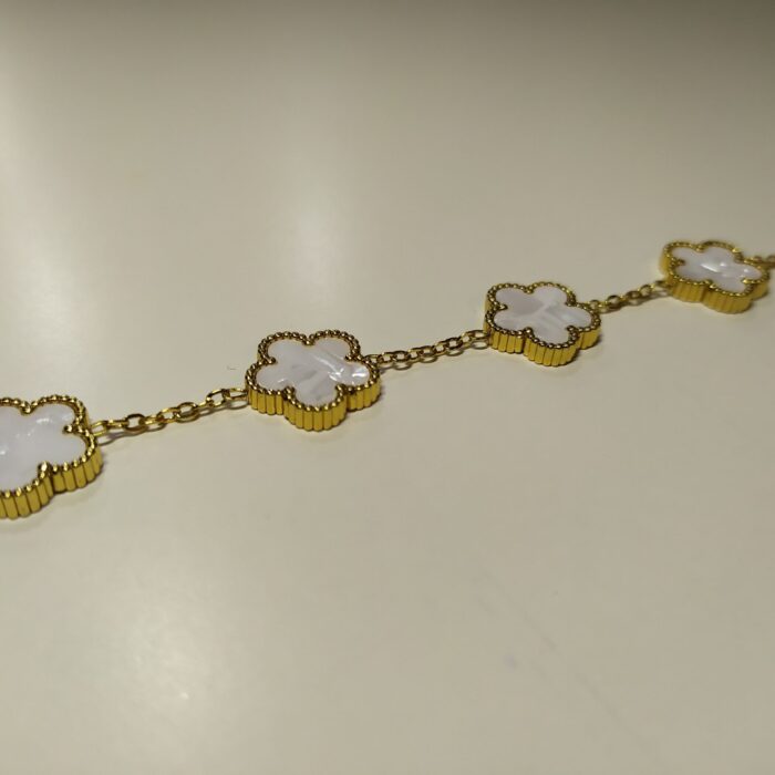 Pulsera trebol de cinco hojas blanco