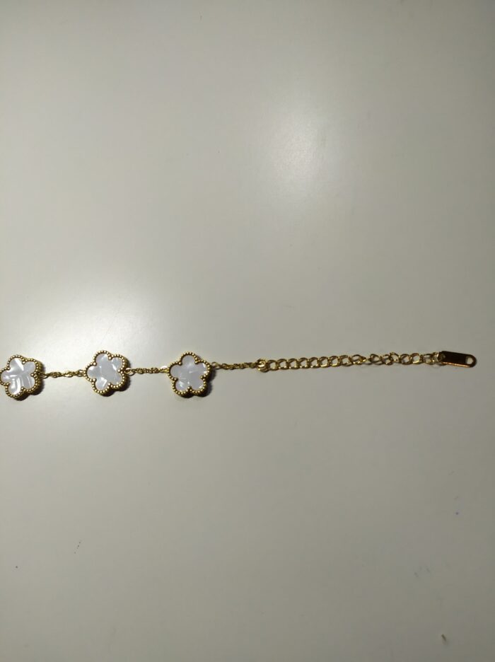 Pulsera trebol de cinco hojas blanco