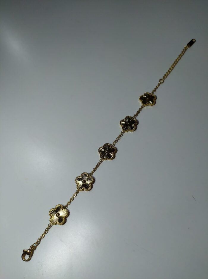 Pulsera trebol de cinco hojas oro