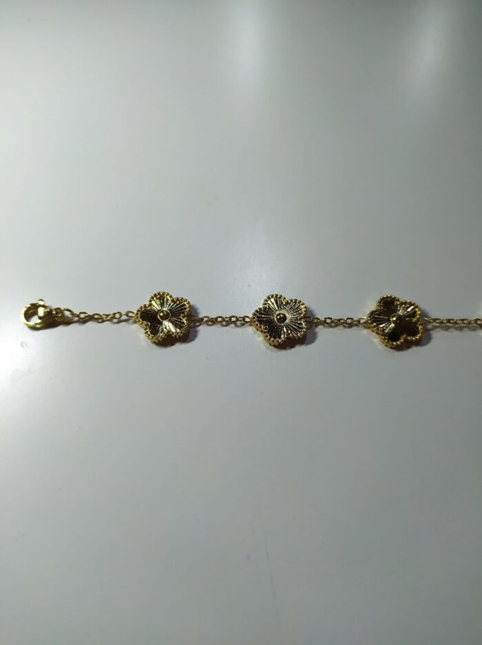 Pulsera trebol de cinco hojas oro