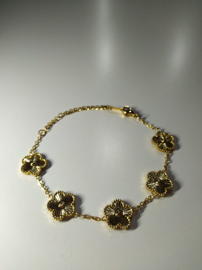 Pulsera trebol de cinco hojas oro