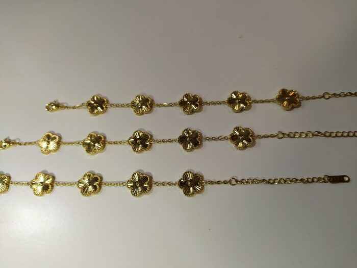 Pulsera trebol de cinco hojas oro