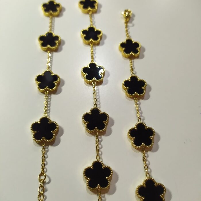 Pulsera trebol de cinco hojas negro