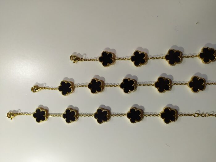 Pulsera trebol de cinco hojas negro