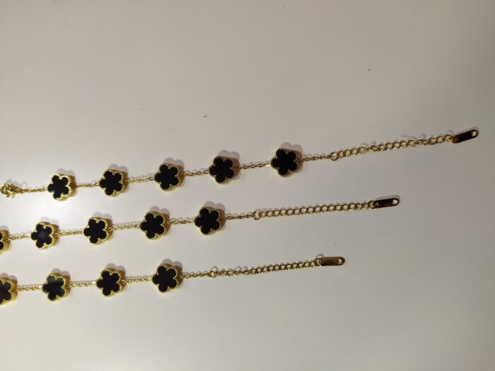 Pulsera trebol de cinco hojas negro