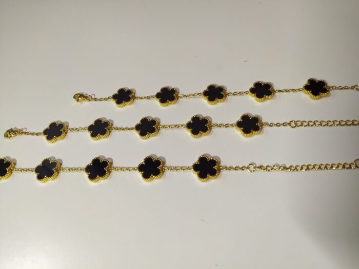 Pulsera trebol de cinco hojas negro