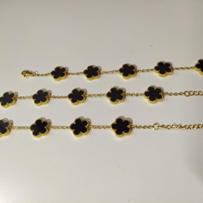 Pulsera trebol de cinco hojas negro