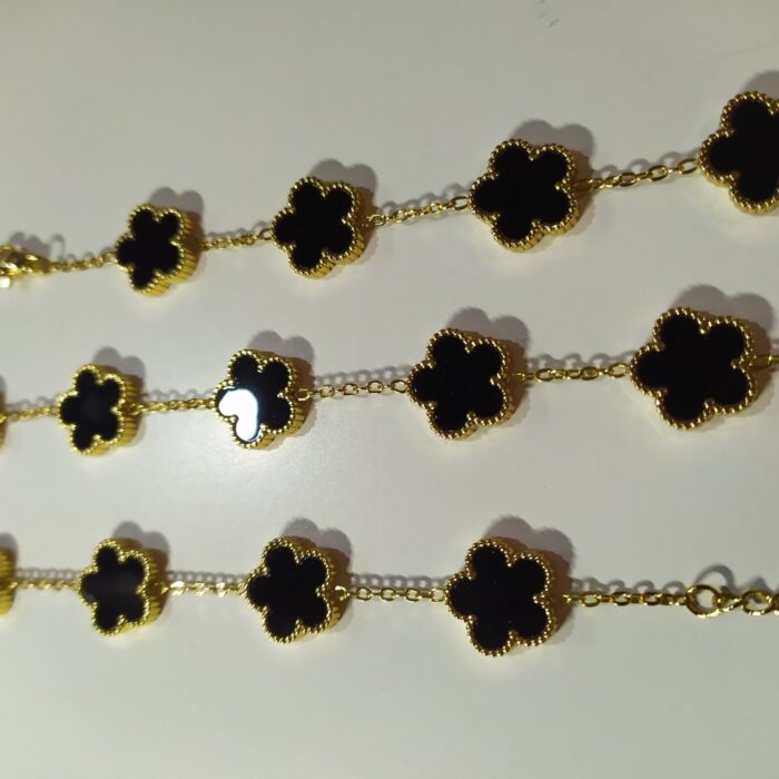 Pulsera trebol de cinco hojas negro