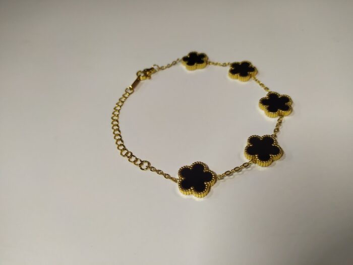 Pulsera trebol de cinco hojas negro