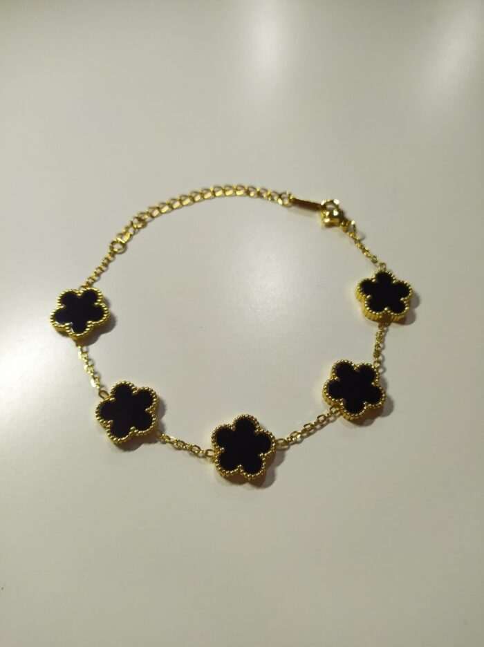 Pulsera trebol de cinco hojas negro