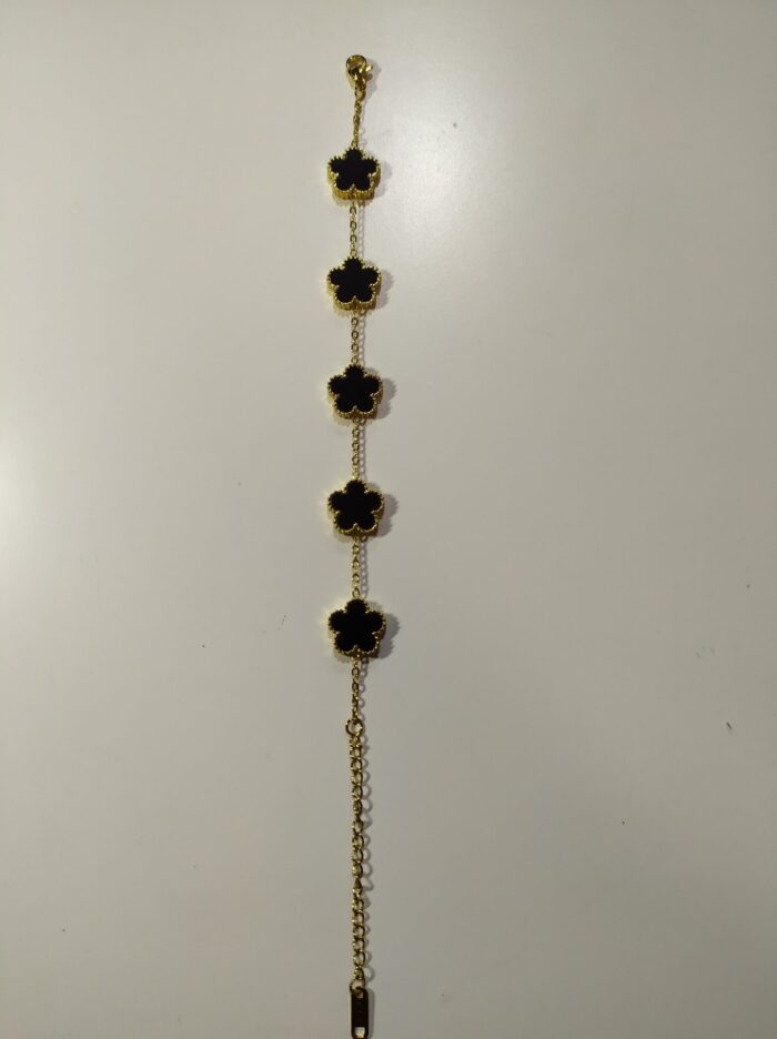 Pulsera trebol de cinco hojas negro