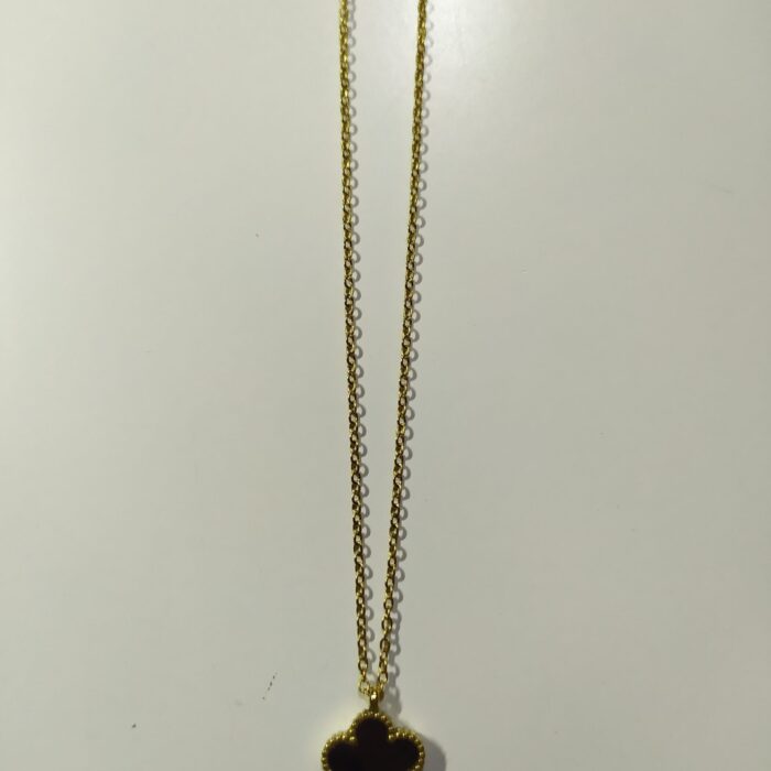 Collar con colgante trebol cinco hojas negro