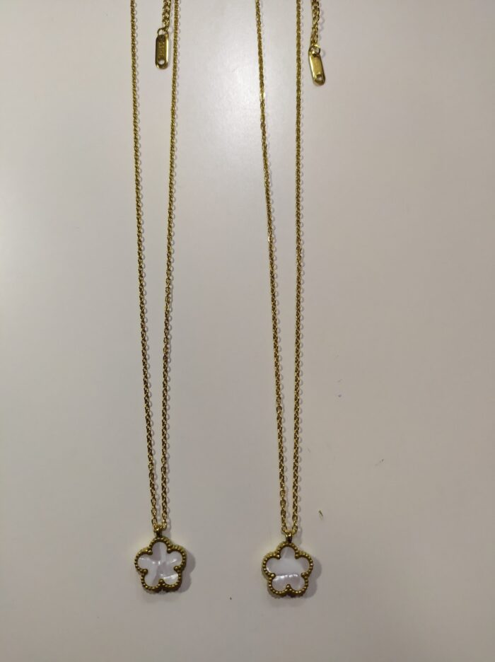 Collar con colgante trebol cinco hojas blanco