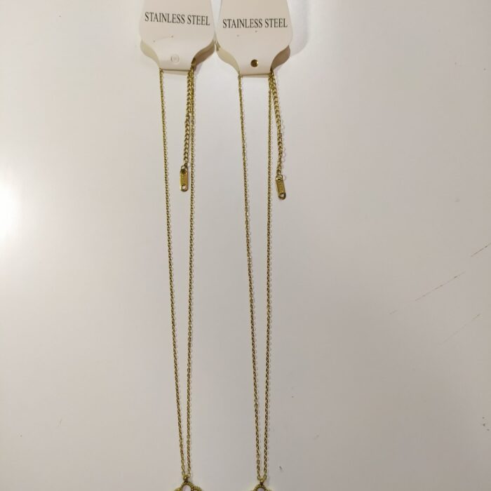 Collar con colgante trebol cinco hojas blanco