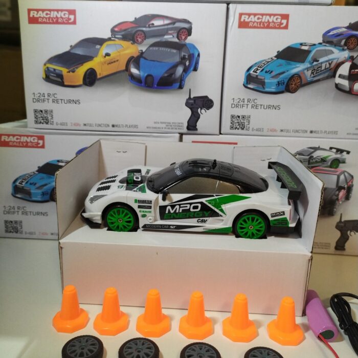 Coche teledirigido drift 1:24 GTR blanco