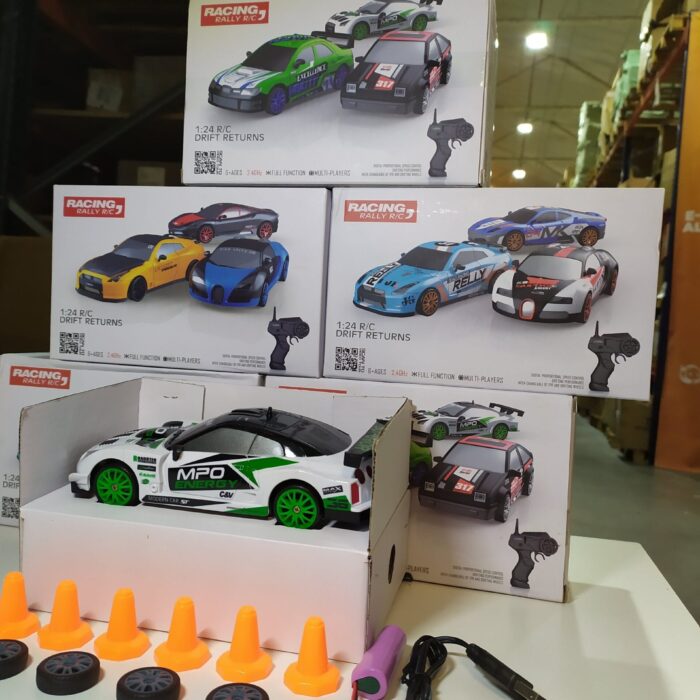 Coche teledirigido drift 1:24 GTR blanco