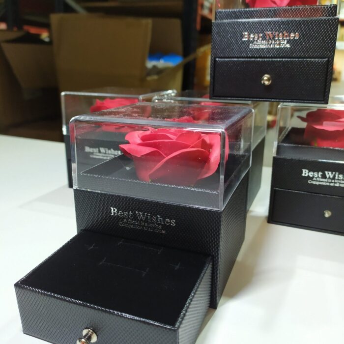 Caja de joyería de rosa eterna