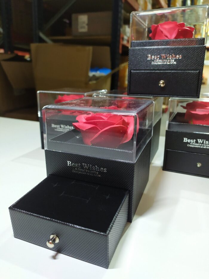 Caja de joyería de rosa eterna