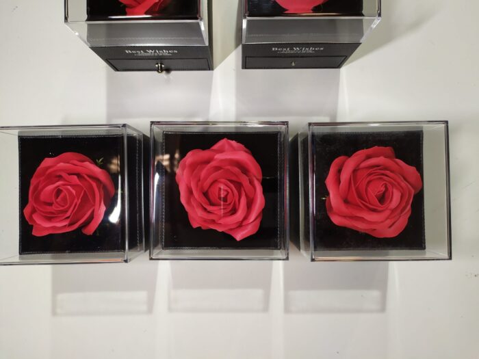 Caja de joyería de rosa eterna