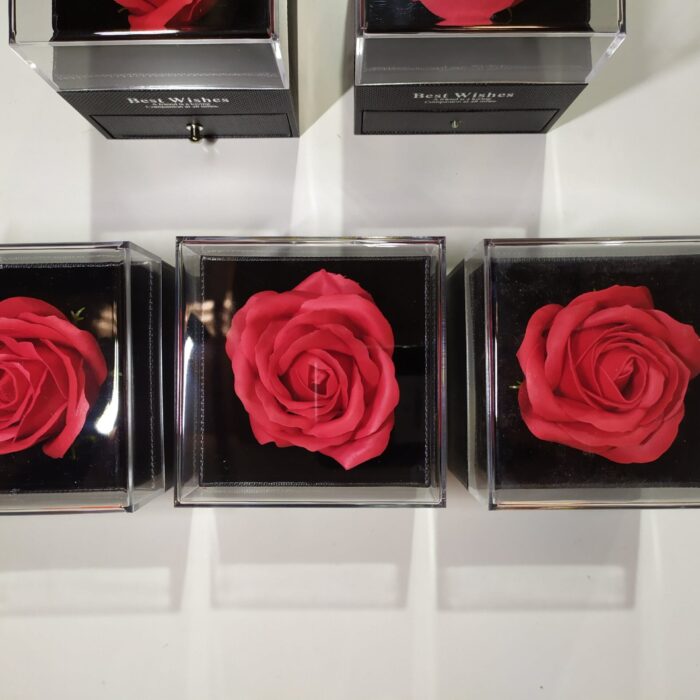 Caja de joyería de rosa eterna