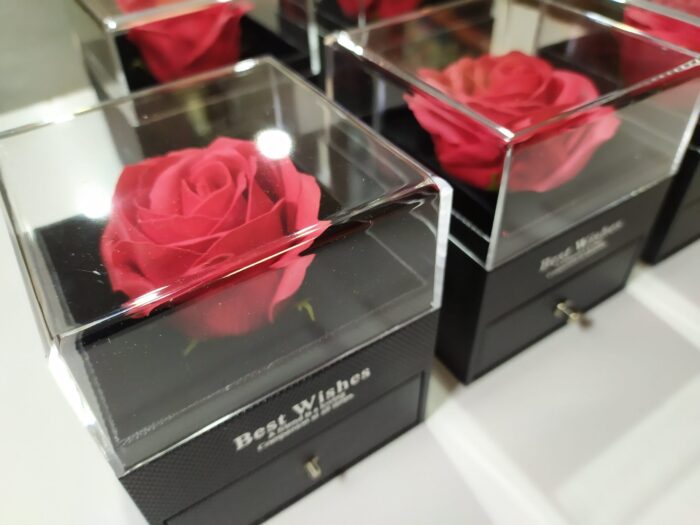Caja de joyería de rosa eterna