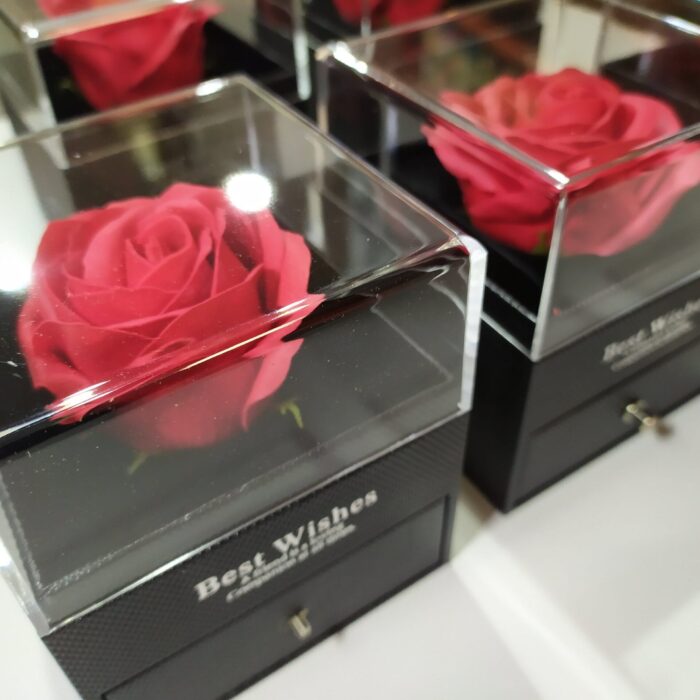 Caja de joyería de rosa eterna