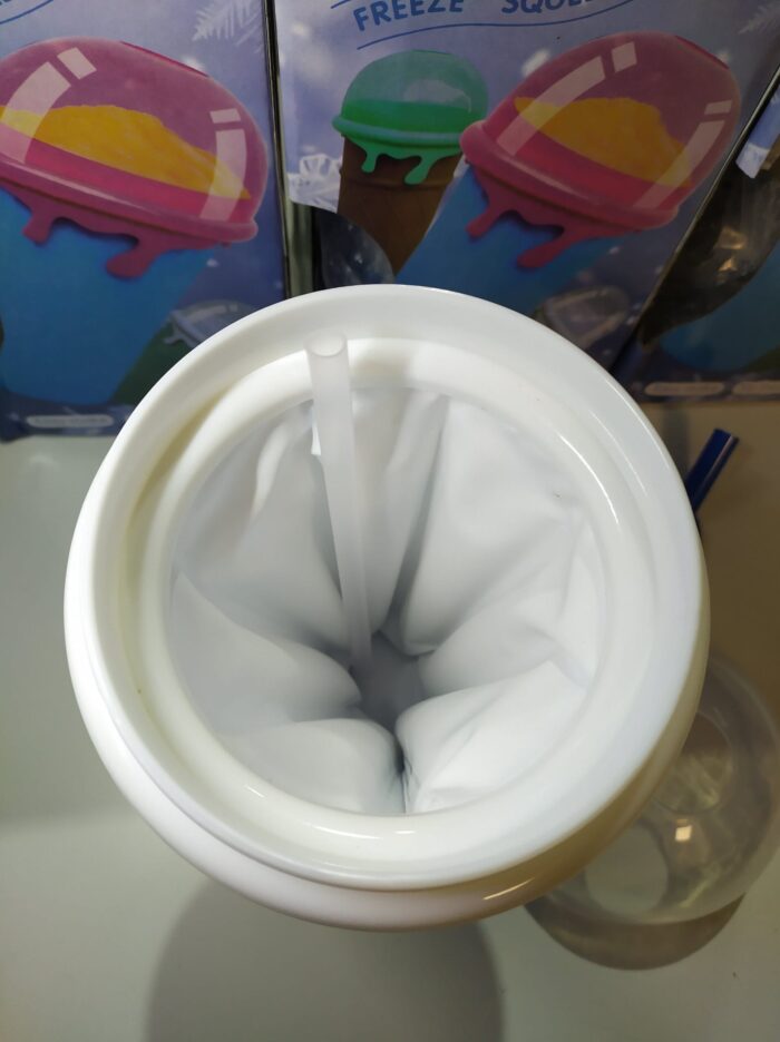 IMG_20250215_152441-min_1740757302 Taza para hacer granizado de silicona