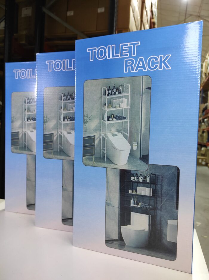 Estanteria de almacenamiento de metal sobre el inodoro