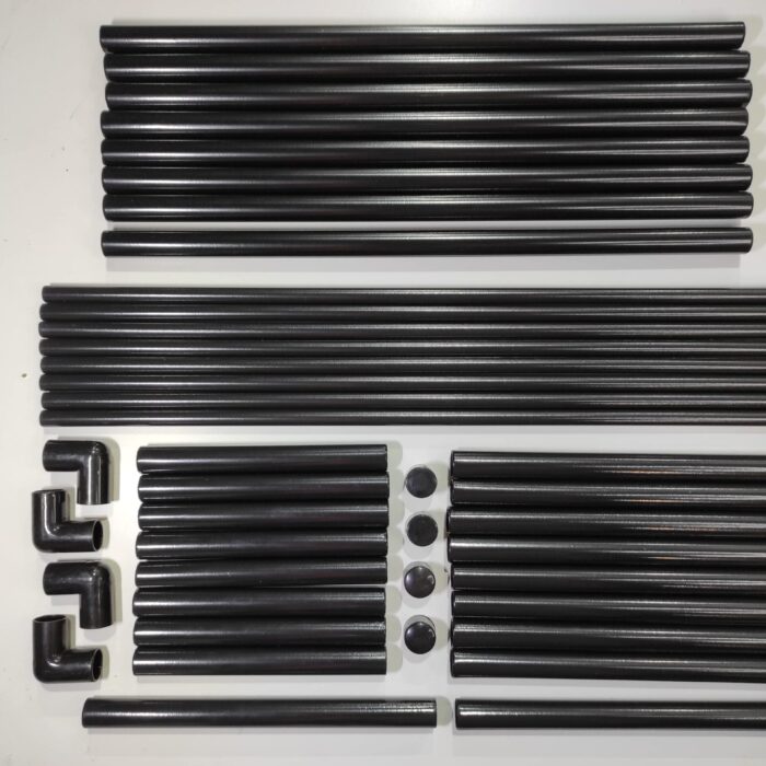 Estanteria de almacenamiento de metal sobre el inodoro