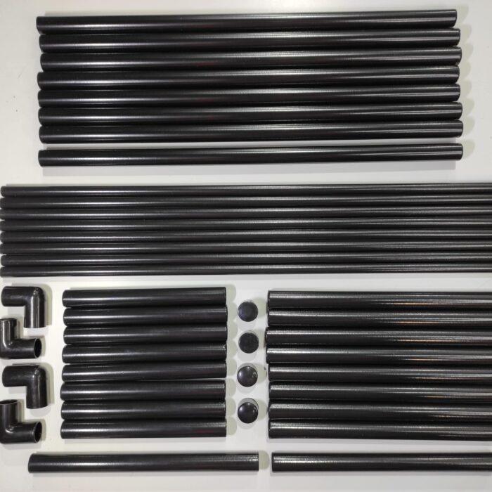 Estanteria de almacenamiento de metal sobre el inodoro